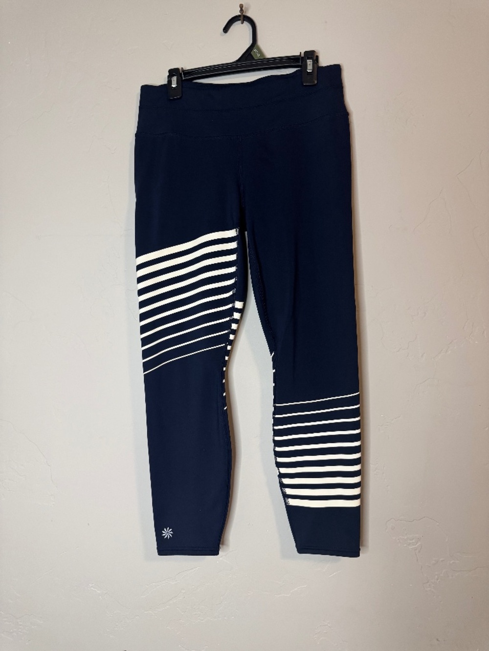 Athelte Navy and White Striped 3/4 length leggings, Size Small petite